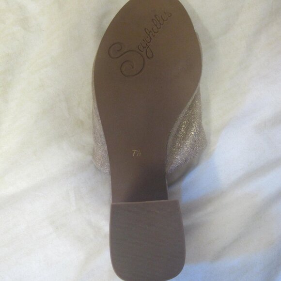 Seychelles Adapt Silver Leather Upper Heels - 3 Inch Heels - Picture 4 of 8